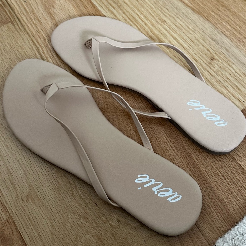 aerie flip flops size 8